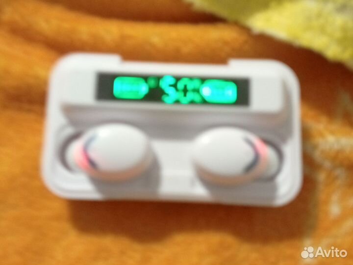 Наушники б/у проблема в кейсе для открывания