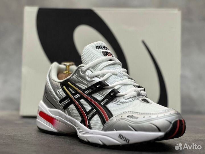 Asics белые разм. 42