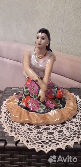 Статуэтка фарфор