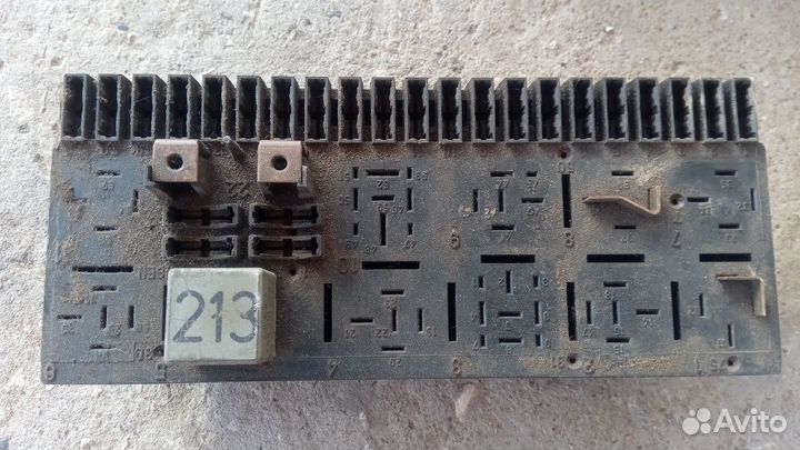 Блок предохранителей vw audi 443941822A