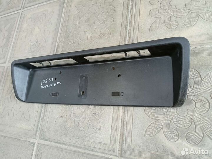 Накладка заднего номера на Toyota Hilux