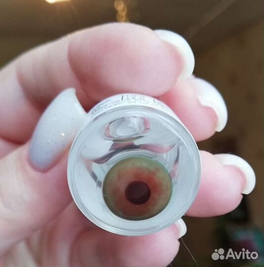 Линза, скрывающая дефект глаз