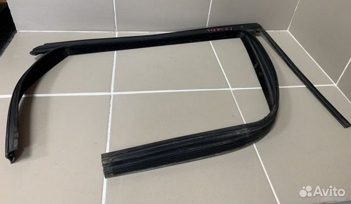 Уплотнитель стекла двери Ford Focus 3