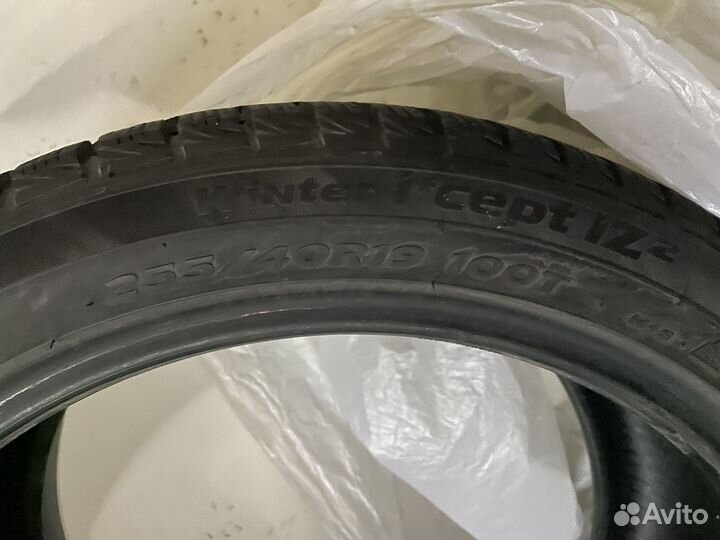 Hankook Winter I'Cept IZ2 255/40 R19