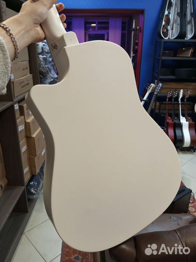 Гитара белая абсолютно новая