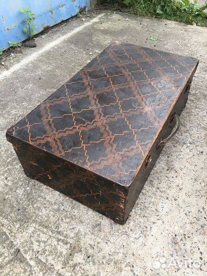 Деревянный чемодан художественный