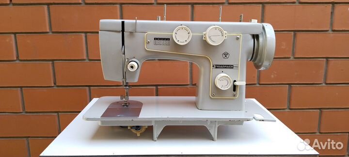 Швейная машина 