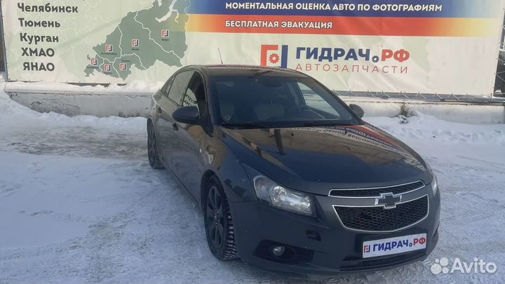 Обшивка стойки средней правой верхняя Chevrolet Cr