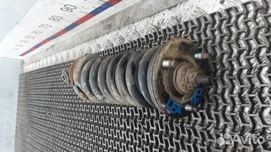 Стойка передняя правая nissan navara D40 (LEA26N50