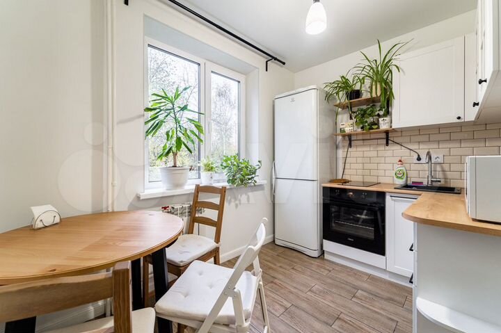 2-к. квартира, 50 м², 2/9 эт.