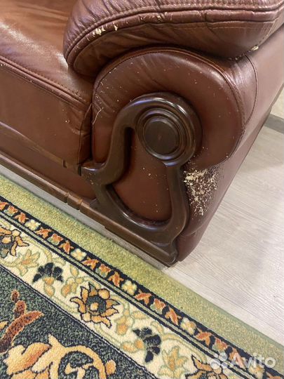 Кожаный диван и 2 кресла