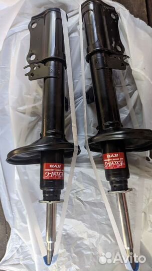 Новые задние амортизаторы Toyota Corona st190