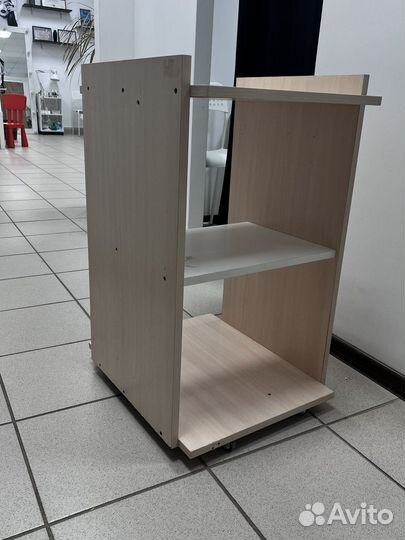 Этажерка на колесиках