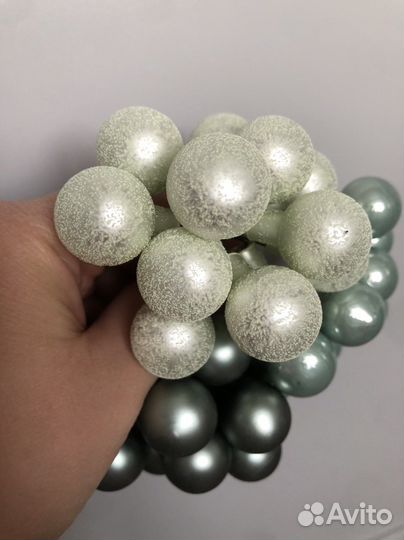 Новогодние шарики на проволоке