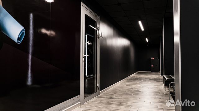 Дверь алюминиевая