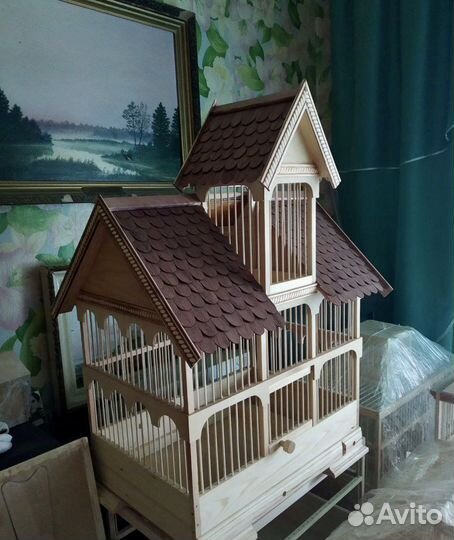 Деревянные клетки для птиц