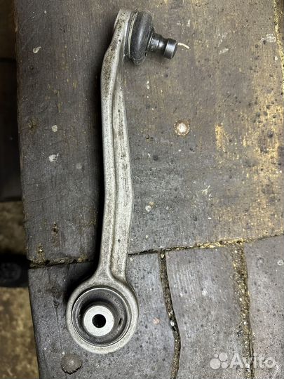 Верхний рычаг подвески Ауди Q5
