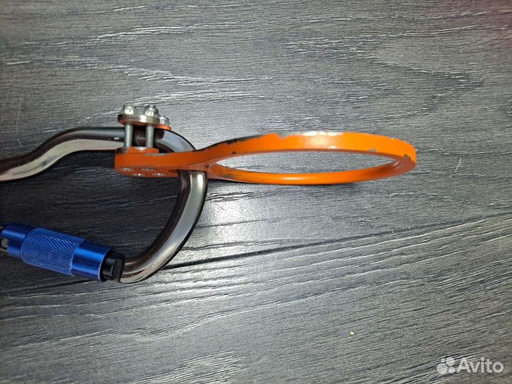 Забронировано Карабин vento с восьмеркой