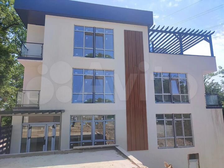 Коттедж 200 м² на участке 8 сот.