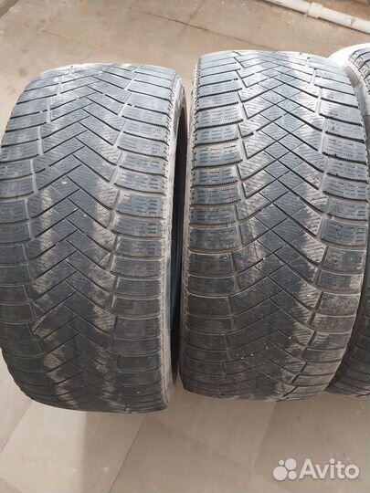 Pirelli Ice Zero 255/45 R20