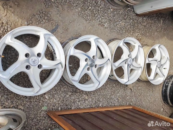 Диски r15. 4-98. Ваз