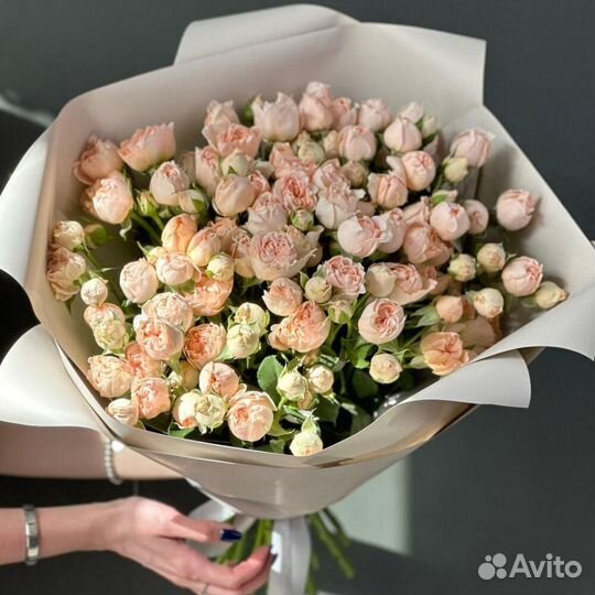 Весенняя легкость - букет из роз размер L