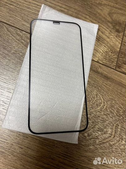 Защитное стекло на iPhone 12