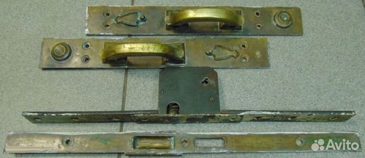 Старинная латунная дверная ручка