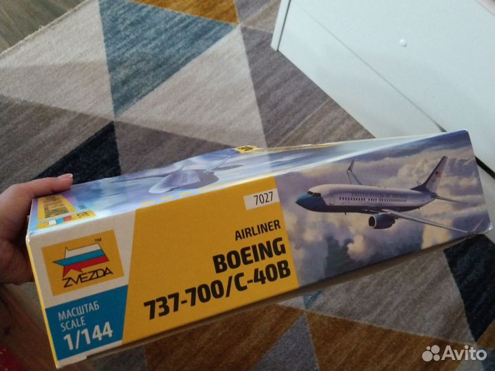 Сборная модель самолета боинг 737-700/с-40в