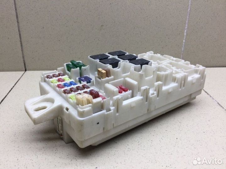 Блок предохранителей салонный Mitsubishi L200 KB