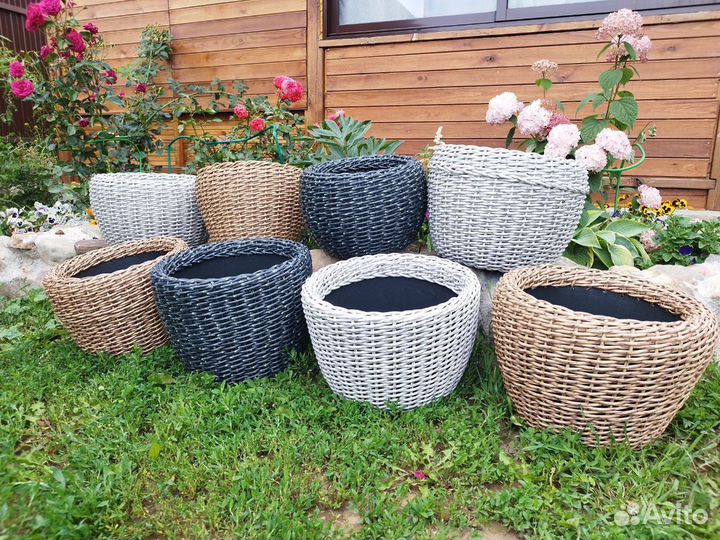 Кашпо из искусственного ротанга