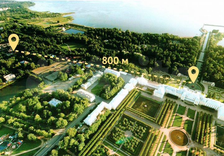 Здания в парковой зоне Петергофа