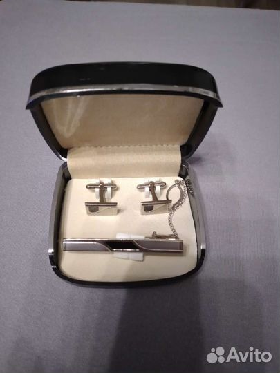 Запонки и зажим для галстука в подарочной коробке