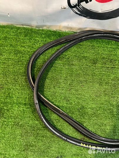 Уплотнитель двери багажника Mitsubishi Outlander