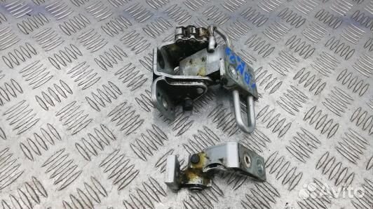 Петля передняя правая audi A6 C6 (XBN29FB01)