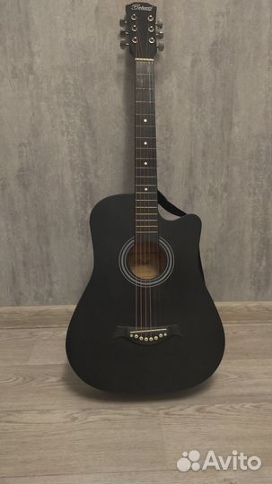 Акустическую гитару Belucci