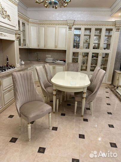 Кухонный стол и стулья