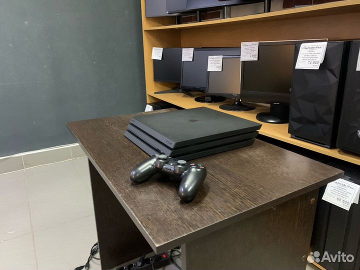 Sony PS4 PRO 1000GB(CUH 7108B), Геймпада, 2Игры