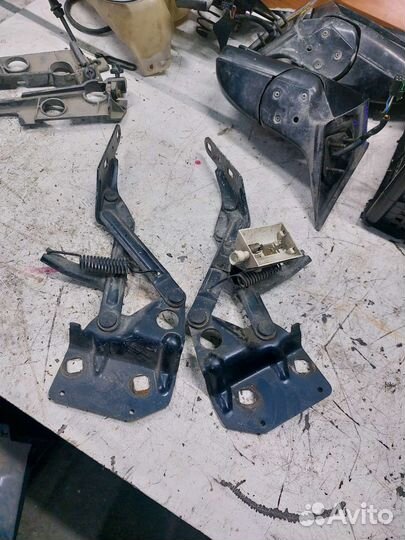 Петля капота Chevrolet Lumina Pontiac Trans Sport