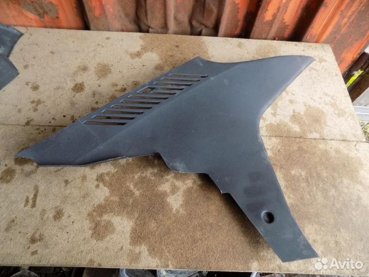 Обшивка стойки Logan 2005-2014