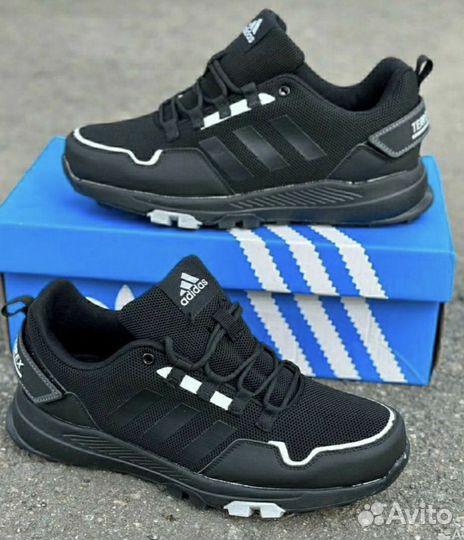 Кроссовки adidas 44