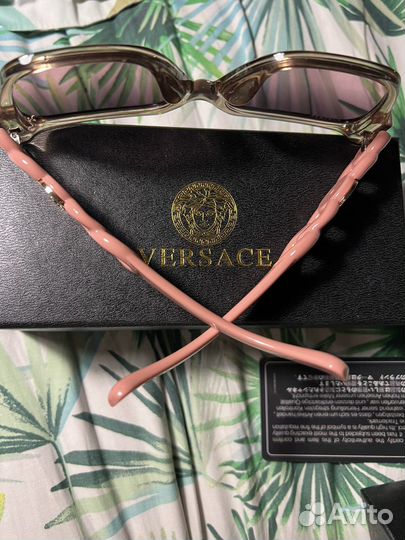 Солнцезащитные очки женские versace