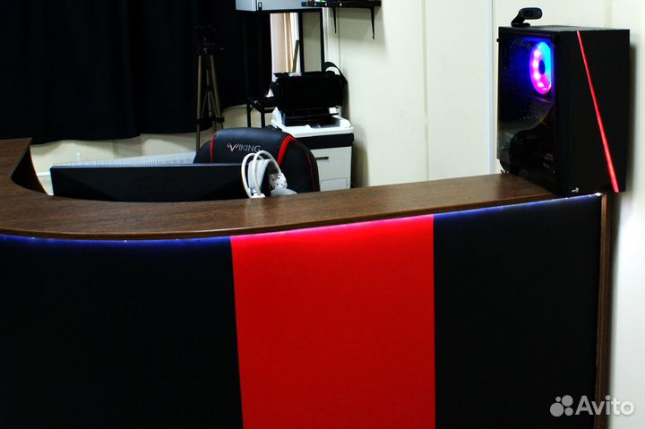 Лекционный зал с компьютерами, учебный класс