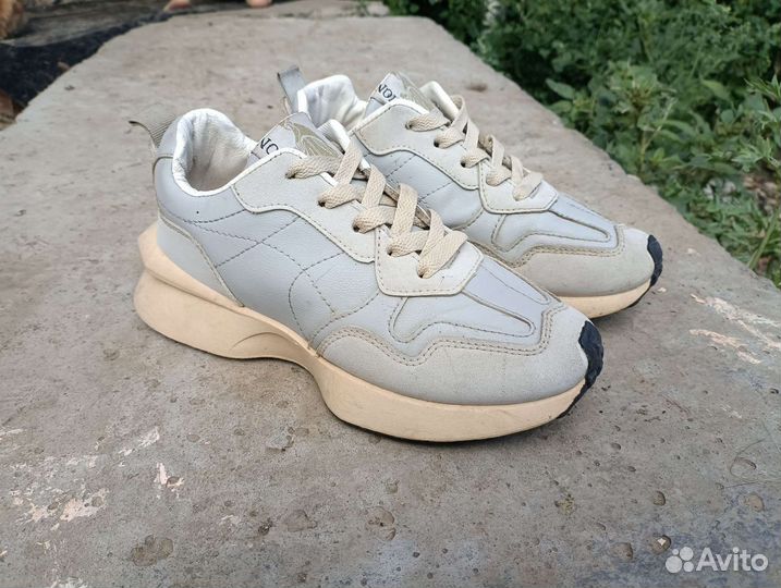 Кроссовки женские