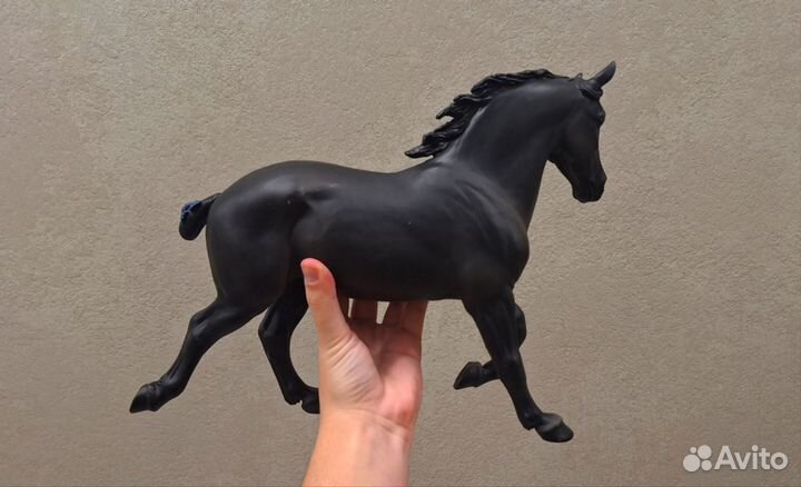 Фигурки лошадей breyer