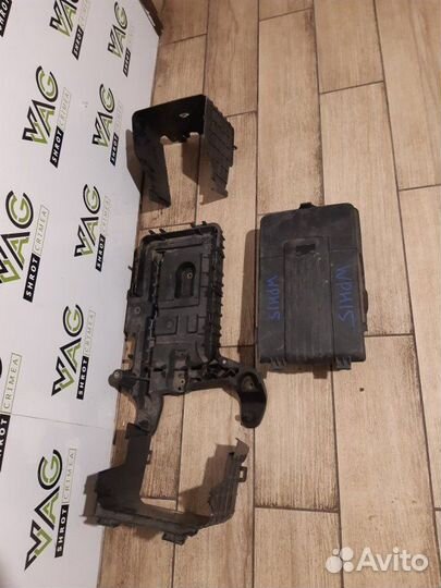 Короб аккумулятора Volkswagen Tiguan MK1 (5N1)