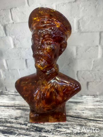 Бюст Феликса Дзержинского (янтарный )
