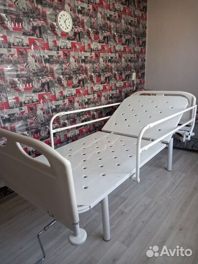 Медицинская кровать
