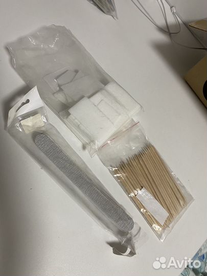 Наклейки, кисти, украшения для маникюра