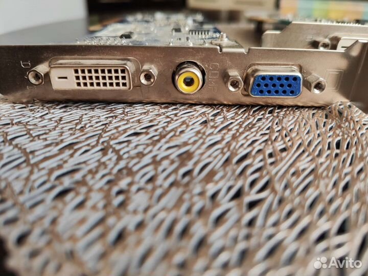 Видеокарта V9520
